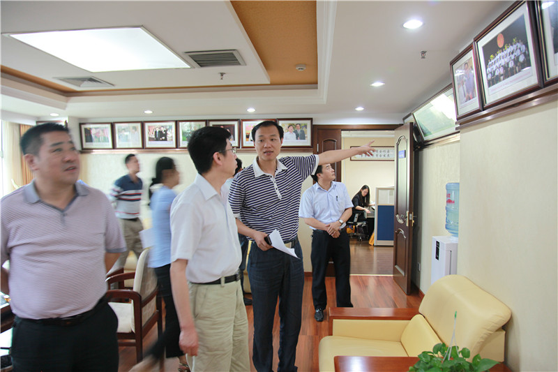  北京市民政局社团办李辉主任一行莅临总商会考察调研