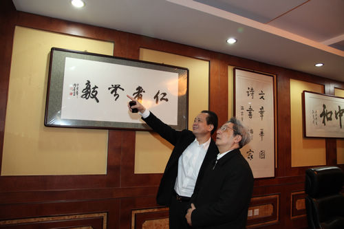 原省委书记陈明义参观考察陈春玖会长单位通厦集团