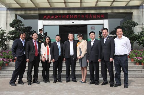 商会组织会员企业家随同中国爱国拥军促进会慰问二炮驻浙江某部基层部队