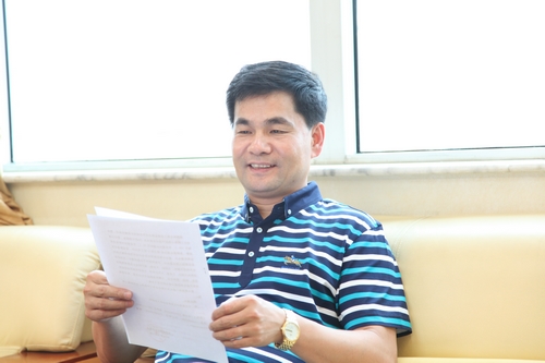 常务副会长丁明到总商会值班