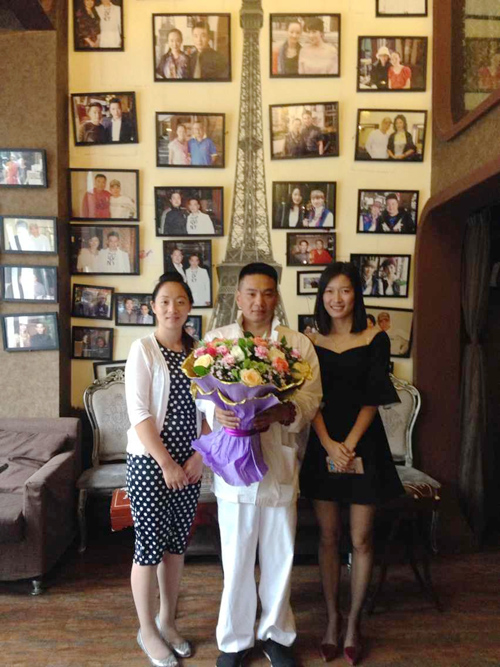 秘书处为闽资环球投资公司董事长欧坤记提前送去生日祝福