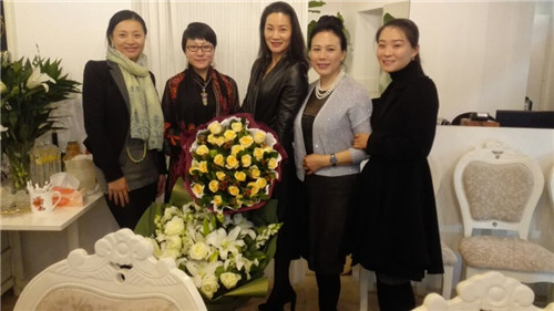 秘书处为国龙投资有限公司总裁陈梅兰送去生日祝福